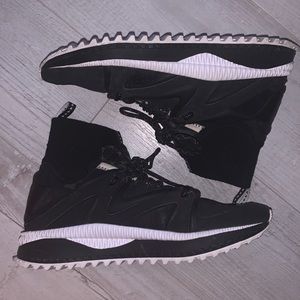 ✨TSUGI KORI PUMA SHOES BLACK AND WHITE